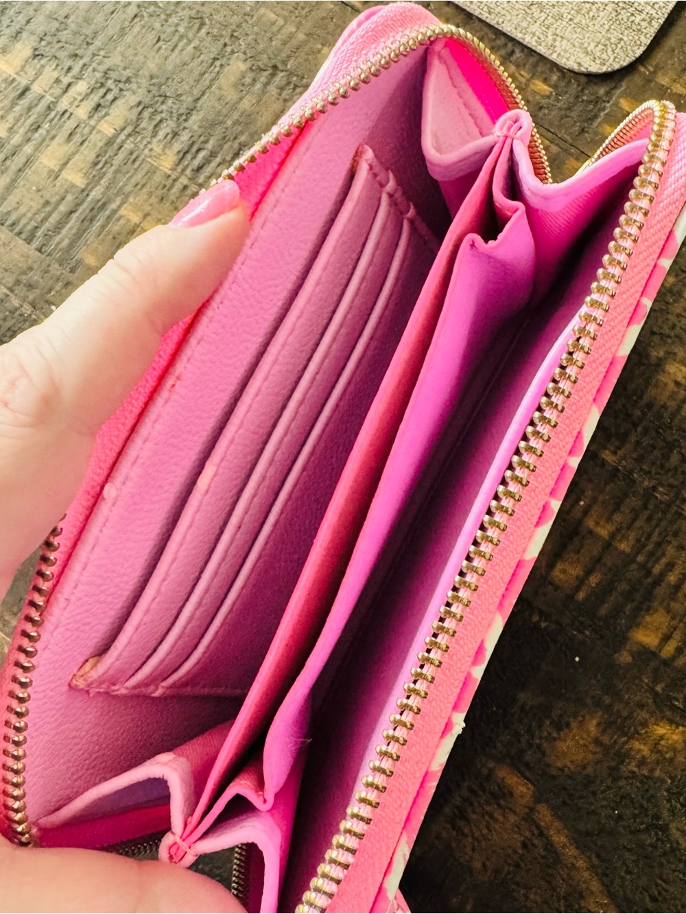 Pink Shell-Print Wristlet Wallet 🏝️ - Picture 5 of 5